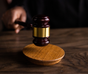 للمرة الرابعة، جنايات الجيزة تؤجل محاكمة قاتل الطفل السوداني محمد حسن لعدم حضور محامي المتهم
