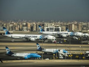 ترحيل قسري لثمانية ملتمسي لجوء إريتريين من مطار القاهرة إلى ” أسمرة ” أمس بعد احتجازهم عامين تعسفيا