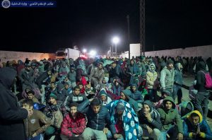 ليبيا: تحرير 1300 مهاجر مصري كانوا محتجزين بإحدى المزارع