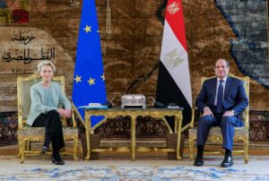 على الاتحاد الأوروبي دعم حقوق الإنسان والمساءلة في مفاوضاته بشأن الشراكة الاستراتيجية مع مصر